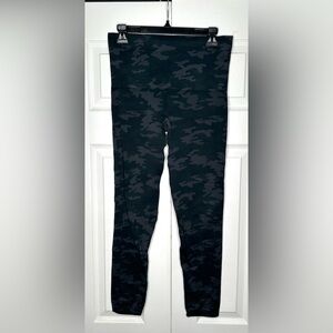 SPANX Women’s Black Camouflage Leggings - XL